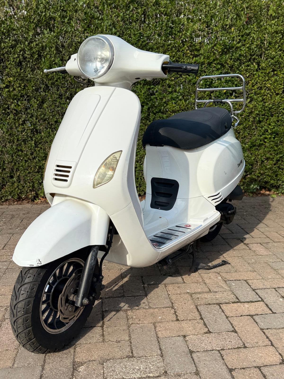 Nette en goedrijdende scooter blauw kenteken, Ophalen, Zo goed als nieuw, Benzine