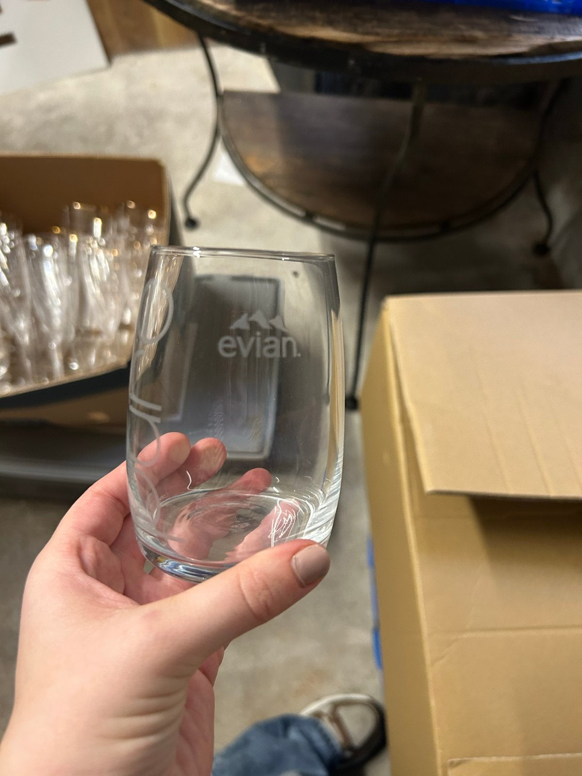 28 Evian glazen - Zo goed als nieuw, Ophalen, Glas of Glazen, Overige merken, Glas