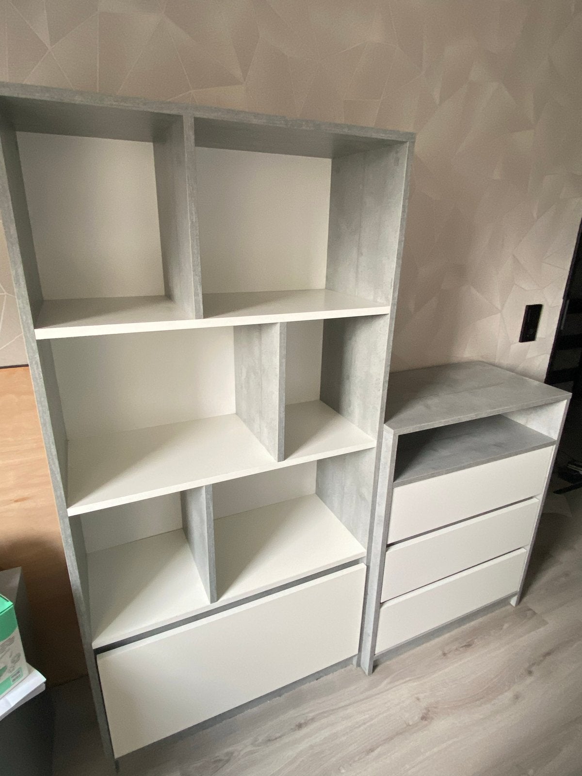 Billund Boekenkast en Ladekasten Wit/Betonlook, Ophalen, Overige materialen, 50 tot 100 cm, Zo goed als nieuw