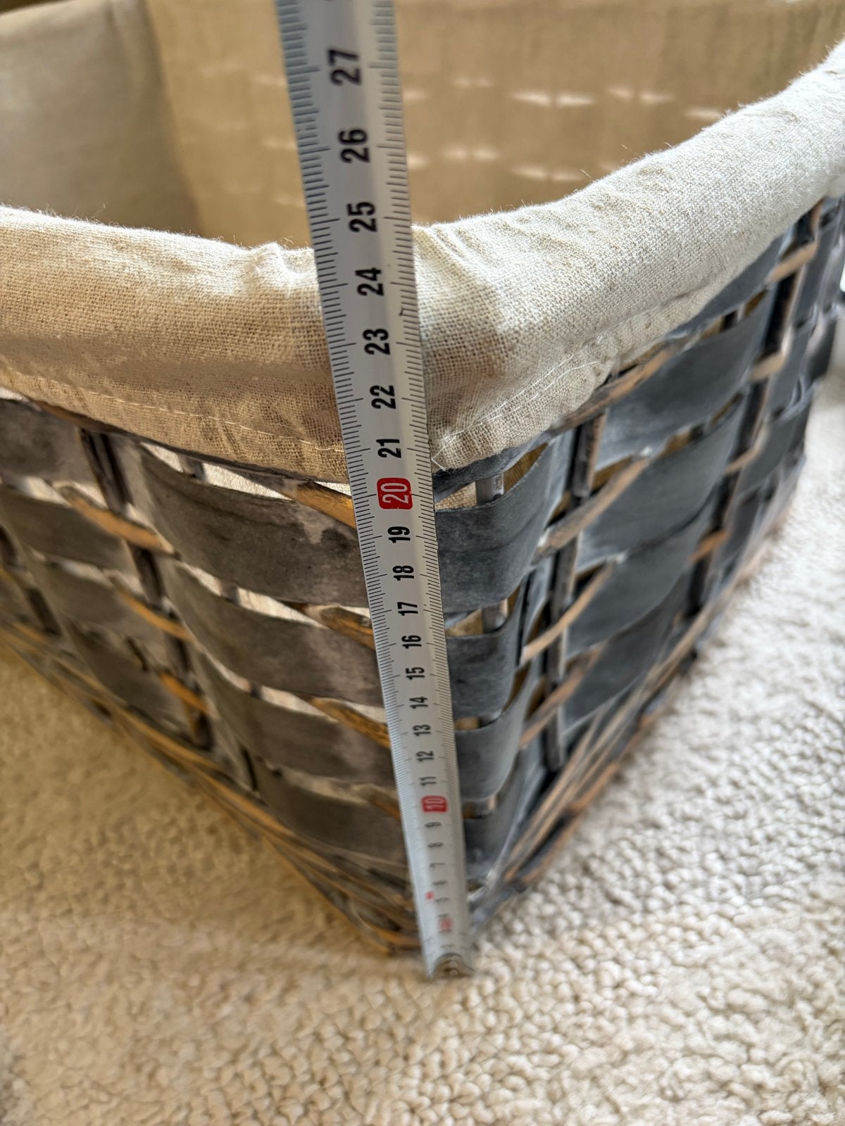 Grote rieten mand met stoffen binnenvoering grijs en naturel, Minder dan 50 cm, Gebruikt, Minder dan 50 cm, Ophalen of Verzenden