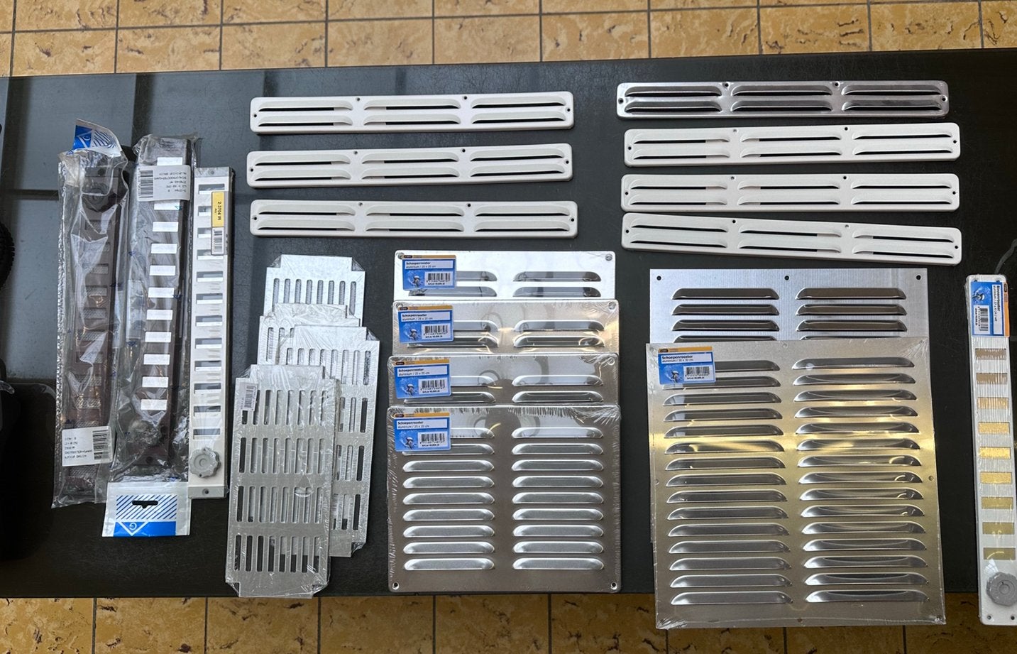 Aluminium en kunststof roosters, Doe-het-zelf en Verbouw, Overige typen, Aluminium, Ophalen of Verzenden, Zo goed als nieuw