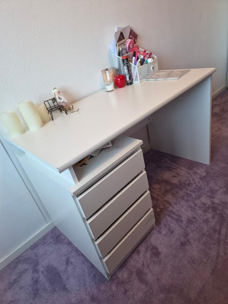 Witte bureau met 4 lades, Huis en Inrichting, Bureaus, Gebruikt, Met lades, Overige merken, Wit