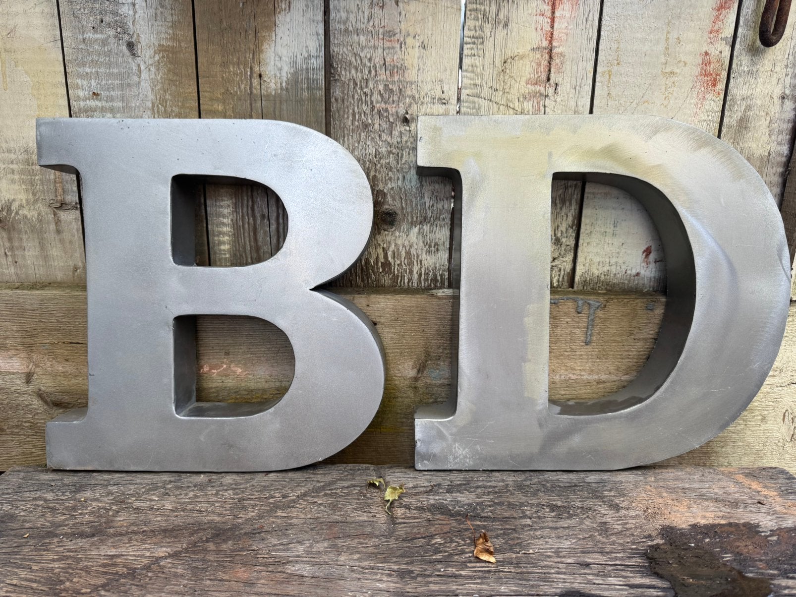 Metalen letters industrieel, Ophalen