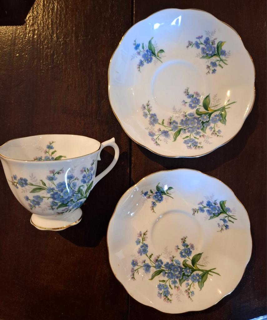 Royal albert Forget me Not kop en schotel, Verzamelen, Ophalen, Zo goed als nieuw, Porselein, Kop en/of schotel