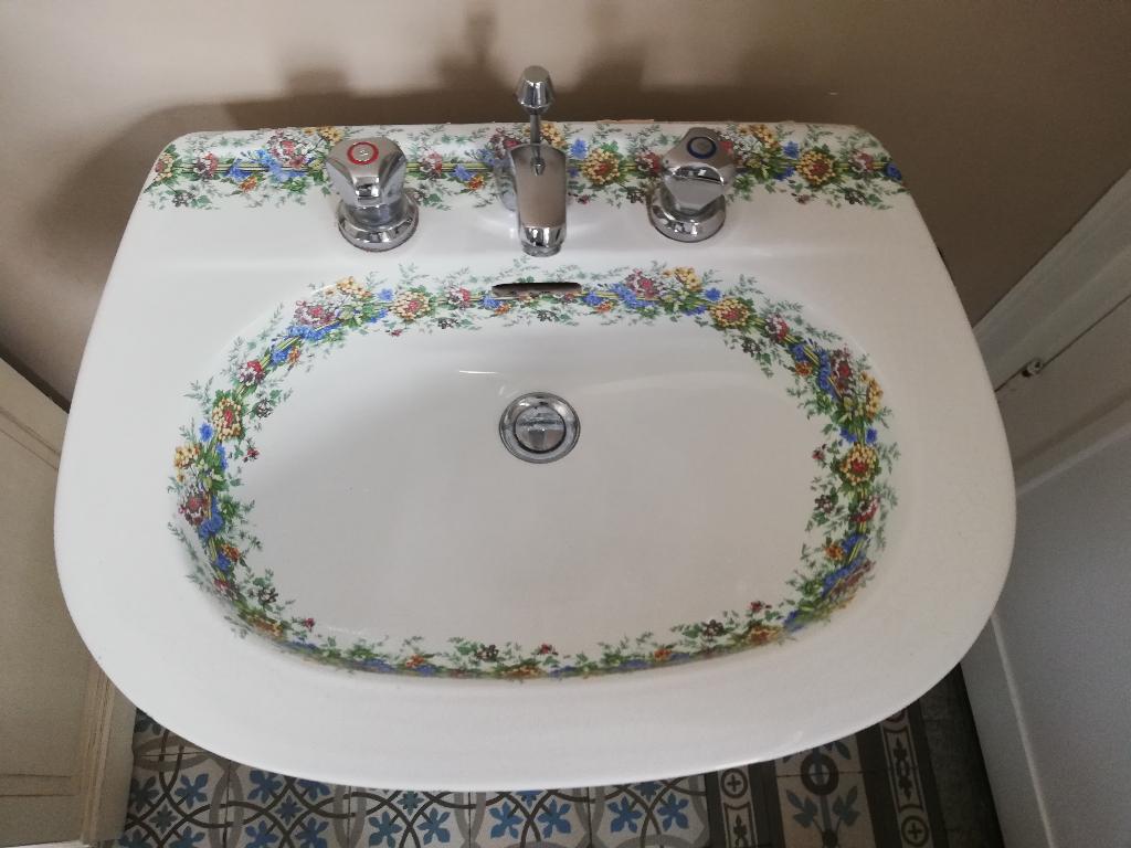 Wastafel op zuil met bloemen lichtblauwe decorrand 57x44x81, Ophalen