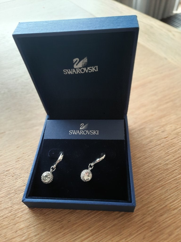 Swarovski. Oorbellen in box en met certificaat, Verzamelen, Swarovski, Ophalen of Verzenden, Nieuw, Figuurtje