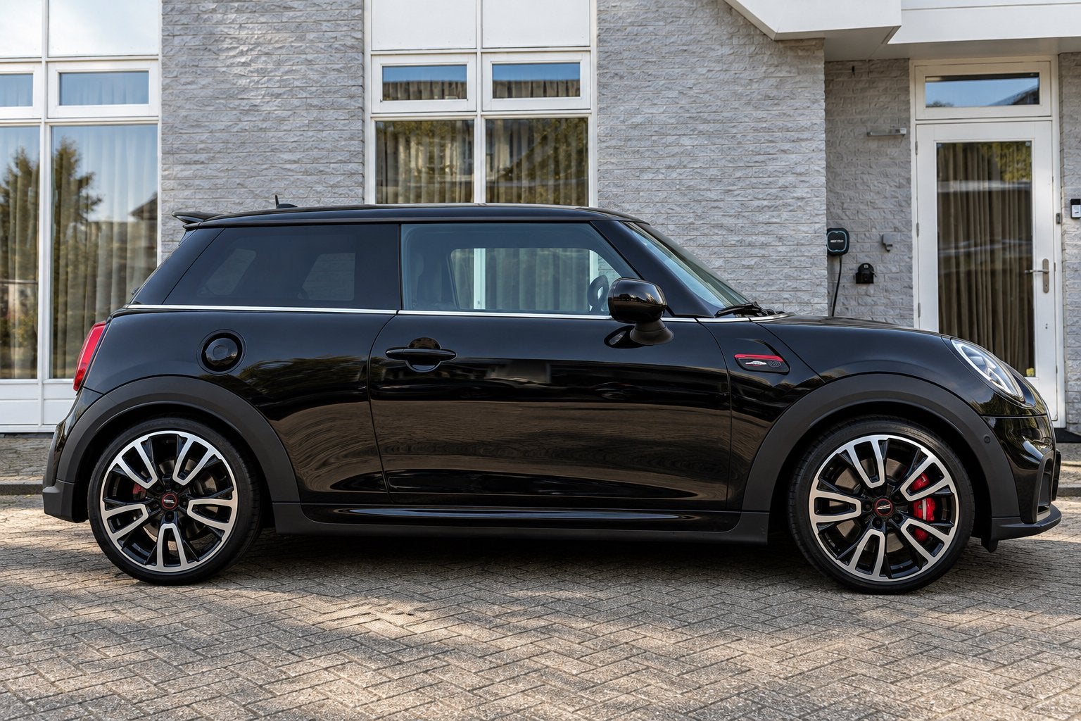 Mini Cooper JCW | Sportstoelen | Stoel & Stuurverwarming, 1998 cc, Zwart, 4 cilinders, 4 stoelen