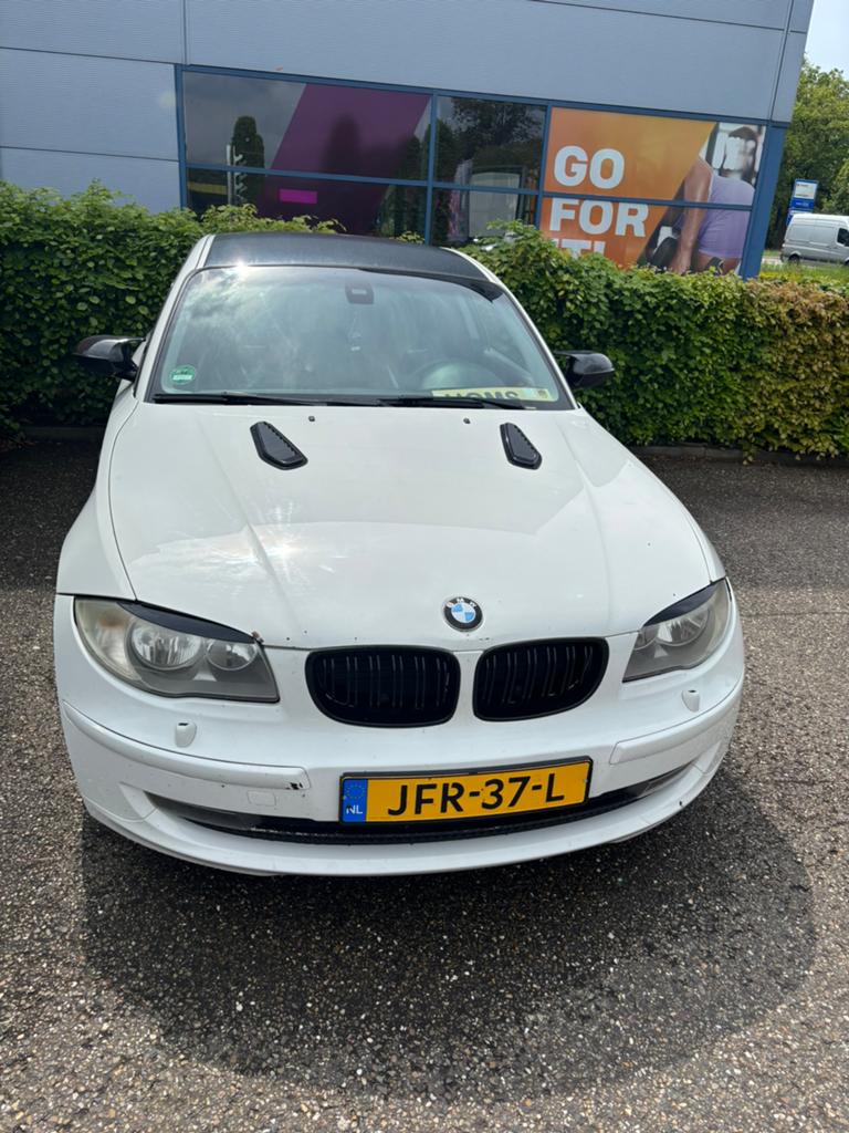 BMW 1-Serie 2.0 120D 3DR 2007 Wit, Auto's, BMW, Particulier, 1-Serie, Diesel, Hatchback, Handgeschakeld, Geïmporteerd, Wit, Zwart
