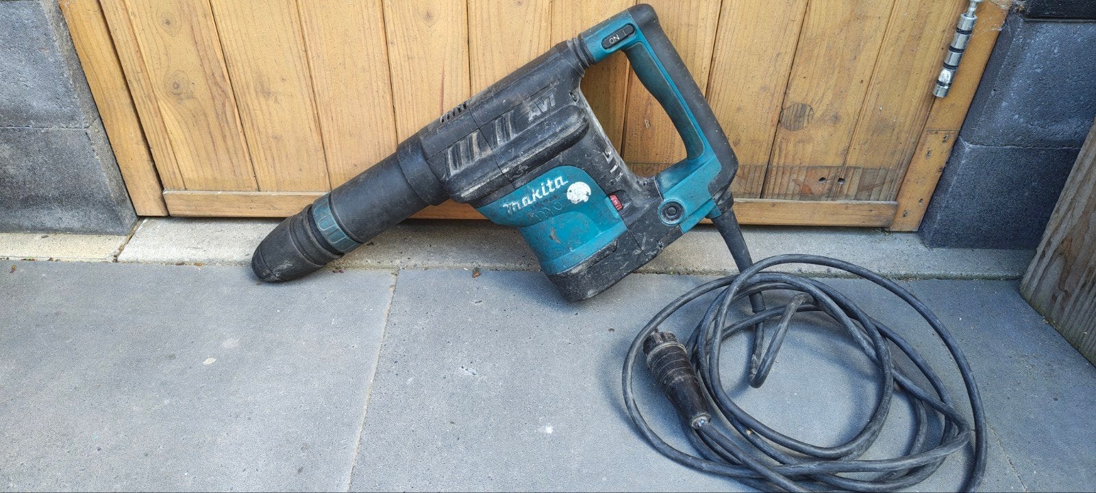 Makita Hm1111c kango, Doe-het-zelf en Verbouw, Boor- en/of Breekhamer, Ophalen of Verzenden, Klopboormechanisme, Gebruikt