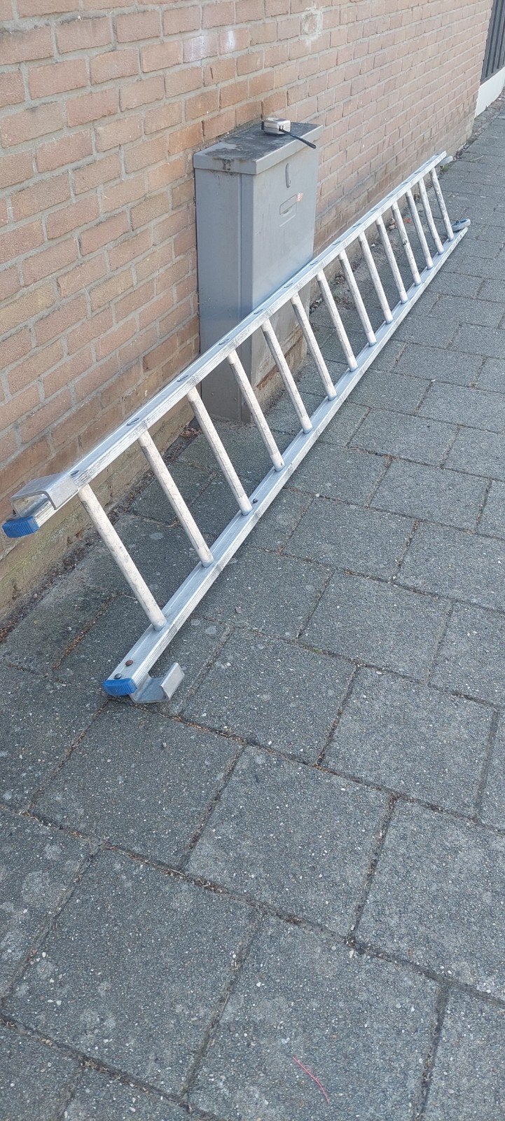 Twee losse delen ladders  ALTRX, Doe-het-zelf en Verbouw, Ladders en Trappen, Ophalen of Verzenden, 4 meter of meer