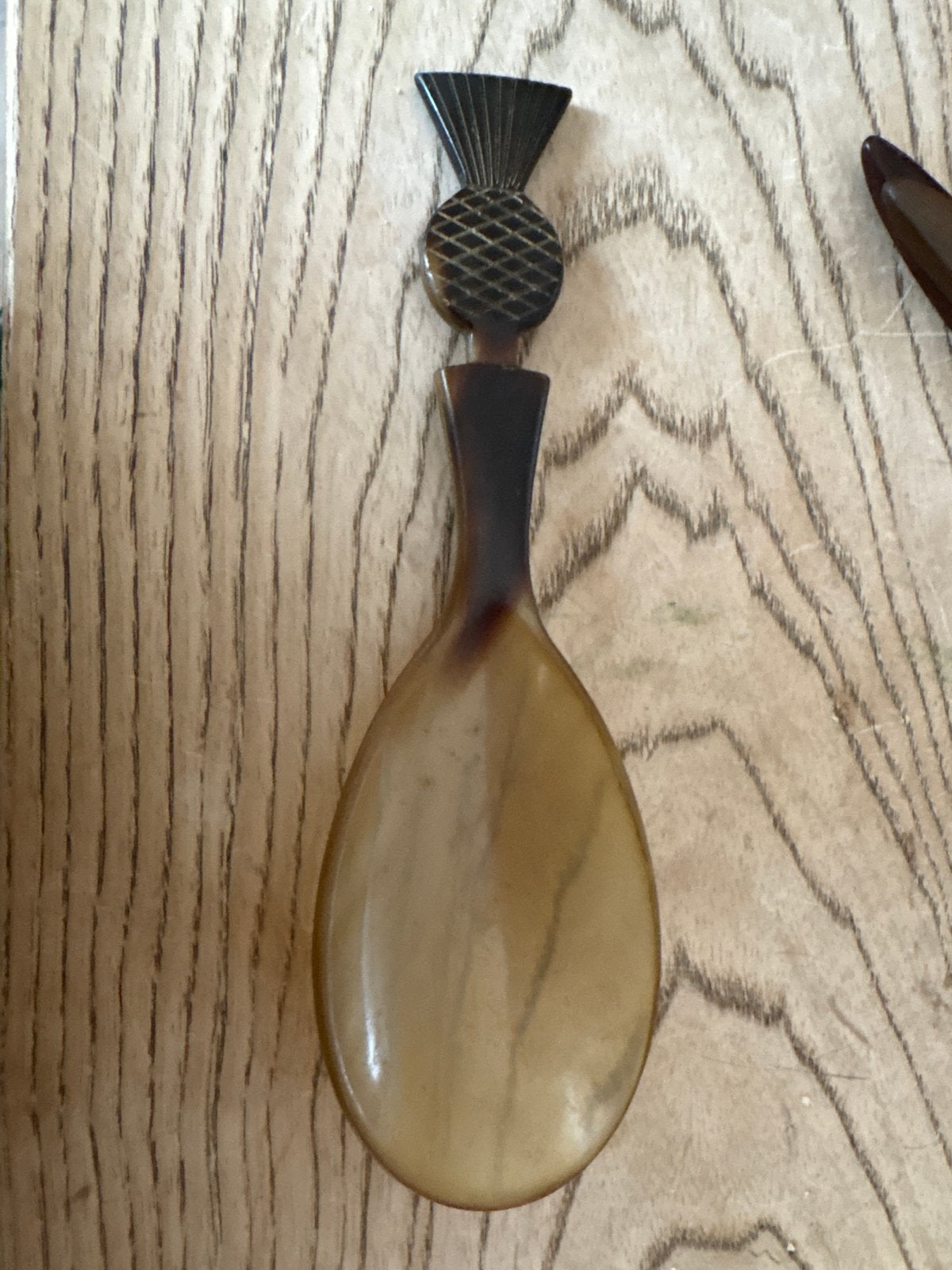 Vintage hoornen lepel met disteldecoratie, Ophalen