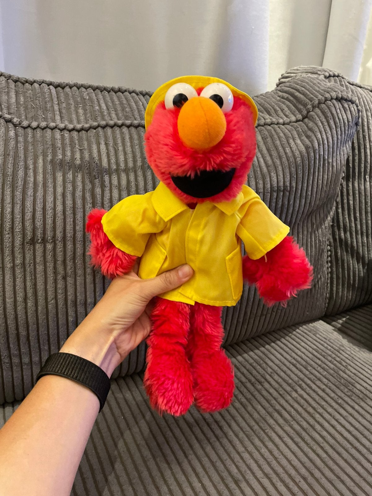 Sesamsteaat sesame street Elmo rainy day in gele regenjas, Ophalen of Verzenden, Rood, Overige typen, Middelgroot (20 tot 80 cm)