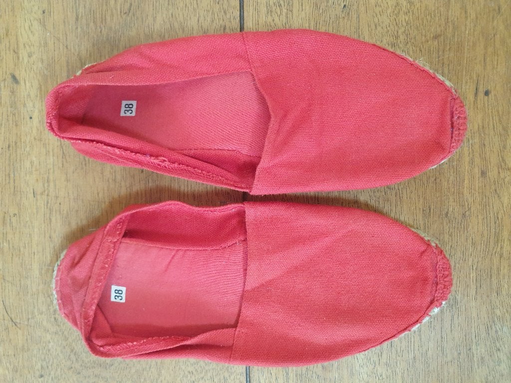 Nieuwe rode espadrilles maat 38, Nieuw, Ophalen of Verzenden, Onbekend, Espadrilles of Moccasins