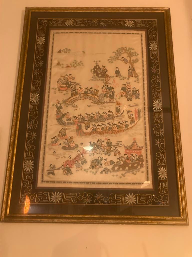 Ingelijste Chinese zijden borduurwerk - Drakenbootfestival, Antiek en Kunst, Kunst | Overige Kunst, Ophalen