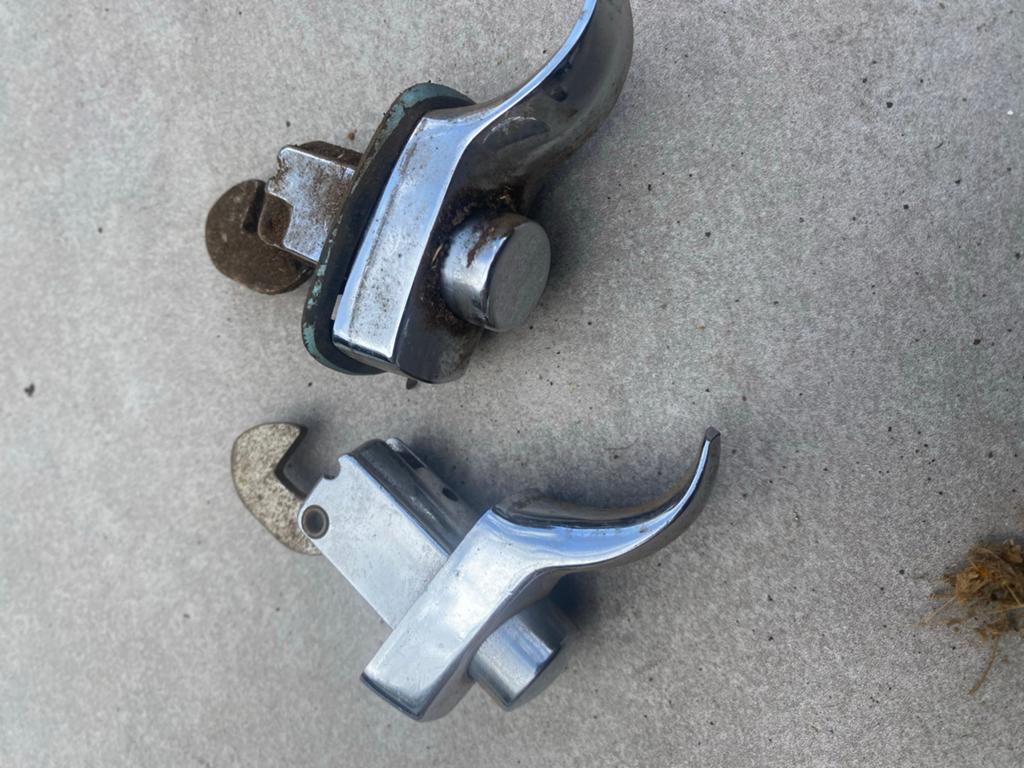 Achterklep motor deksel knoppen voor VW Kever, Gebruikt, Achterklep, Volkswagen, Ophalen of Verzenden