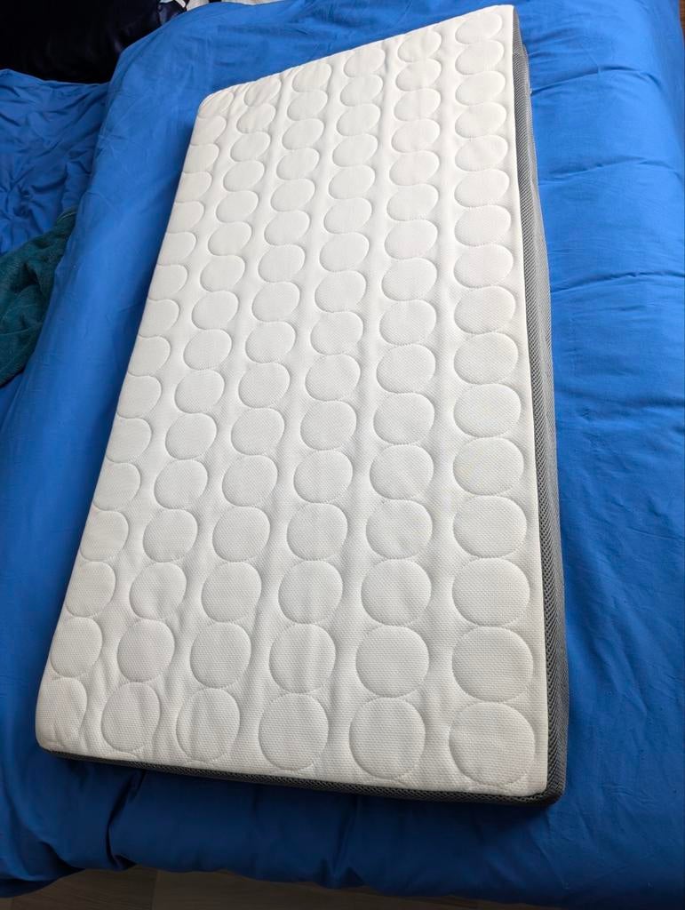 baby bed/babybedje mattress and duvets, Kinderen en Baby's, Babywiegjes en Ledikanten, Ophalen, Zo goed als nieuw, Ledikant