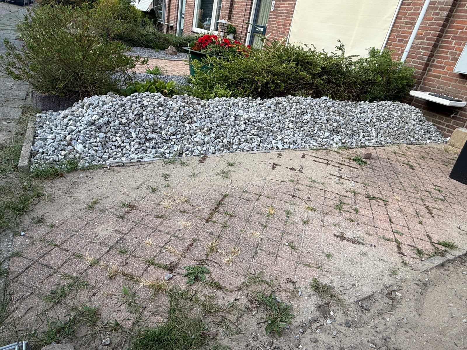 Gratis Lichtgrijs grind ca 1.5 m3, Tuin en Terras, Ophalen, Zo goed als nieuw