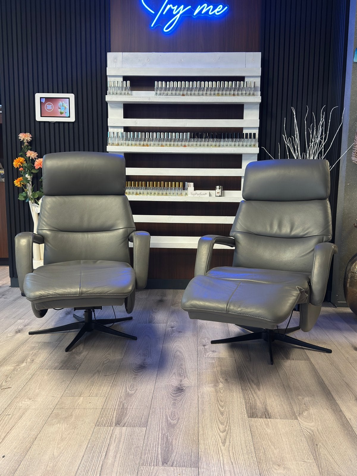 Relax stoelen Set Echt Leder met Accu 2 stoelen voor €995,-, Huis en Inrichting, Ophalen of Verzenden, Zo goed als nieuw, 75 tot 100 cm