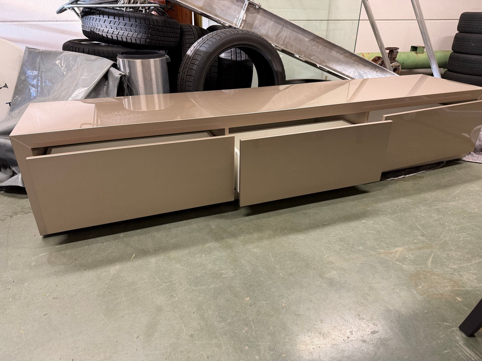 Hangend TV meubel op maat - Gold Champagne - 250 cm, Ophalen, Nieuw, 200 cm of meer, Minder dan 100 cm