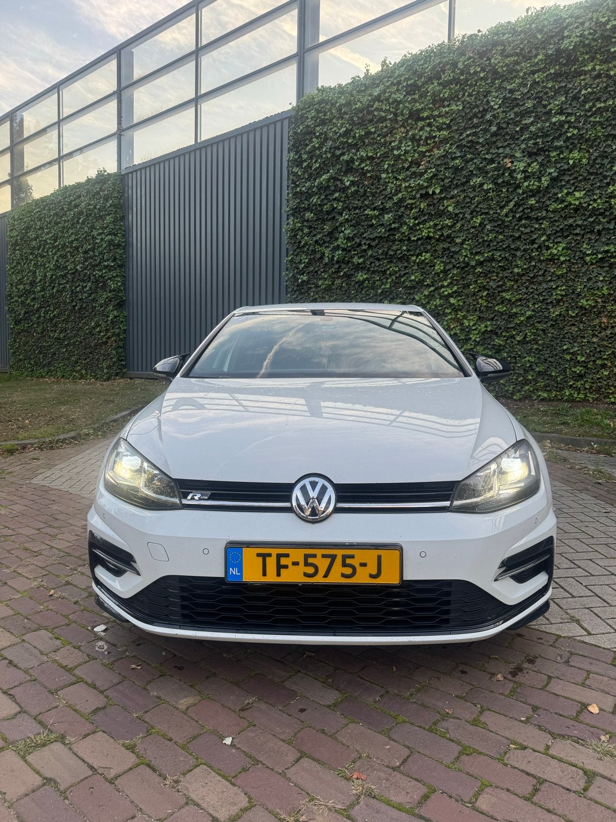 Volkswagen Golf 1.0 TSI 110pk 7-DSG 5D 2018 Wit, Auto's, Stof, 620 kg, Wit, Origineel Nederlands