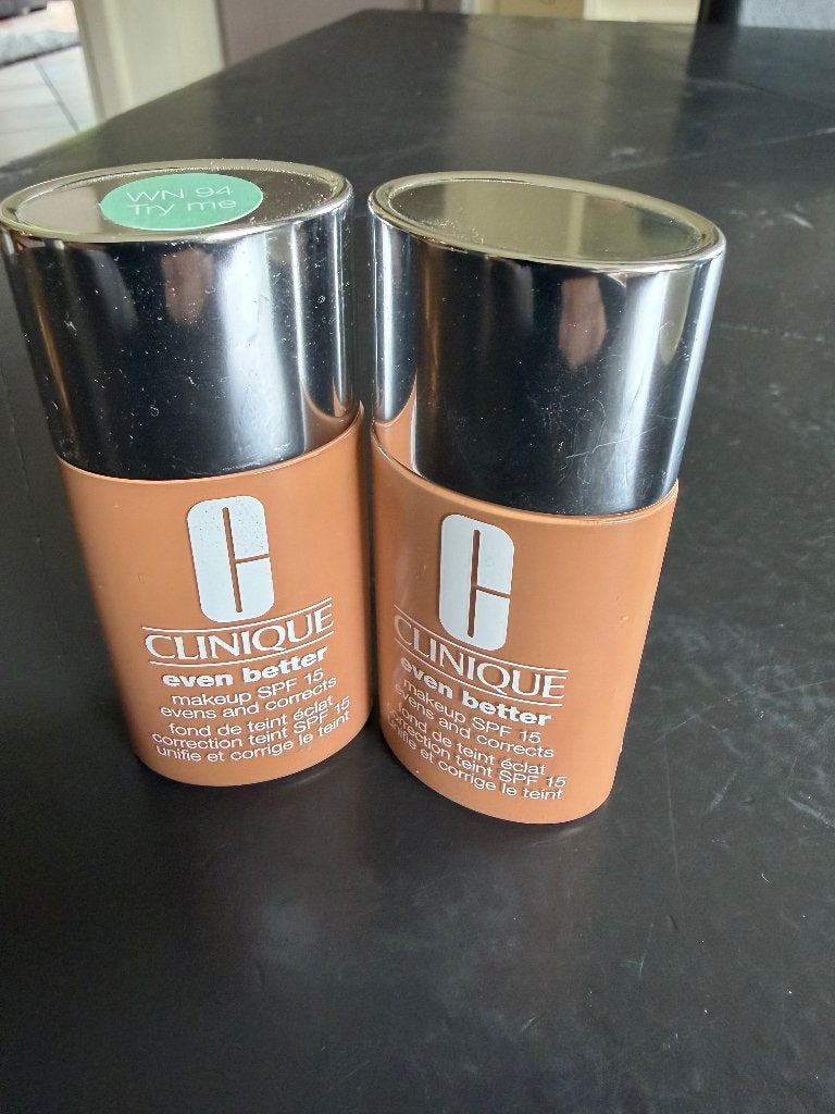 2 x Clinique Even Better Makeup SPF 15 foundation WN 94 deep, Overige kleuren, Gehele gezicht, Nieuw, Ophalen of Verzenden