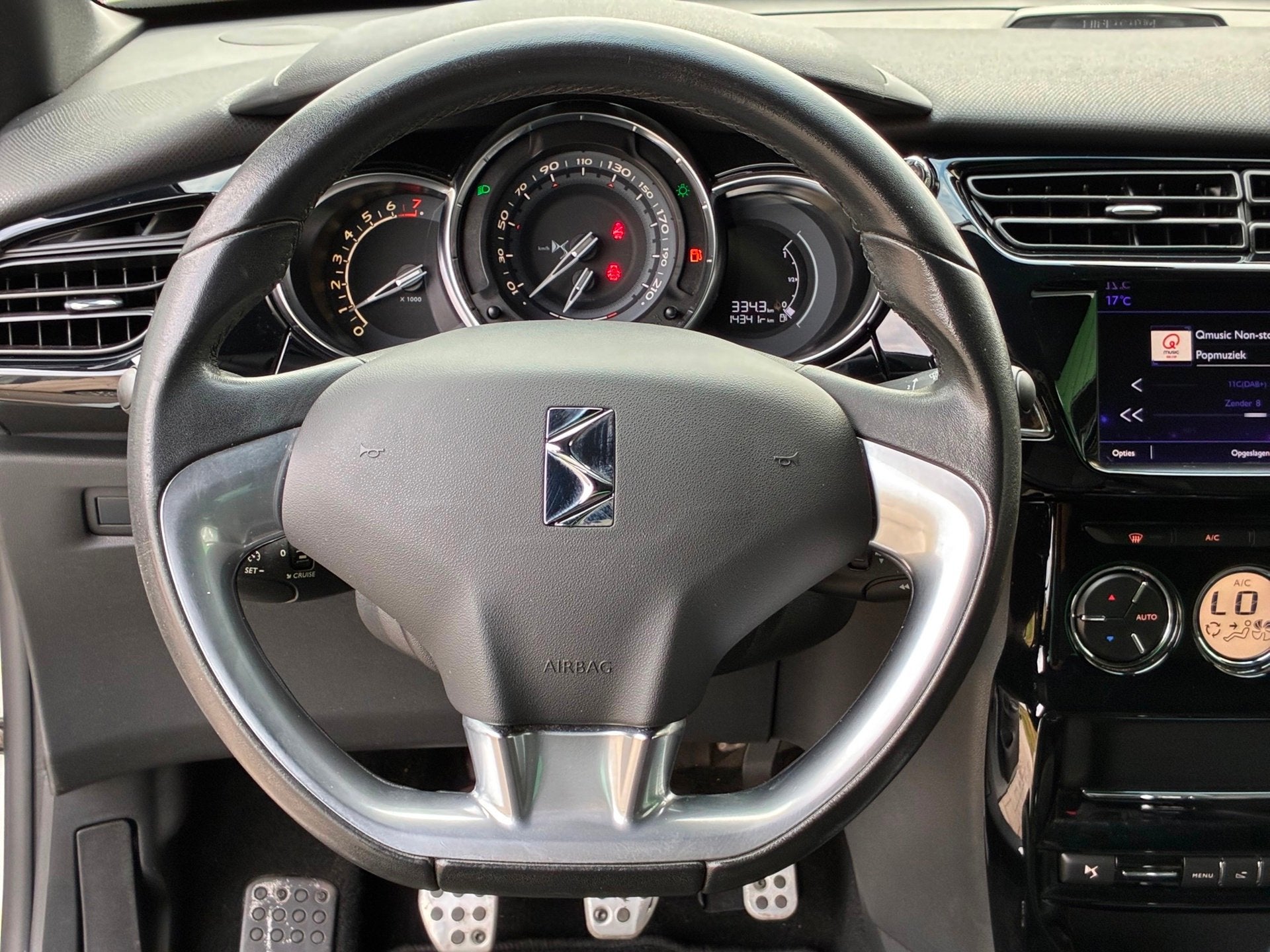 DS 3 1.2 PureTech So Chic|1e Eigenaar|CruiseControl|Climatro, Auto's, Voorwielaandrijving, Gebruikt, 1199 cc, 82 pk