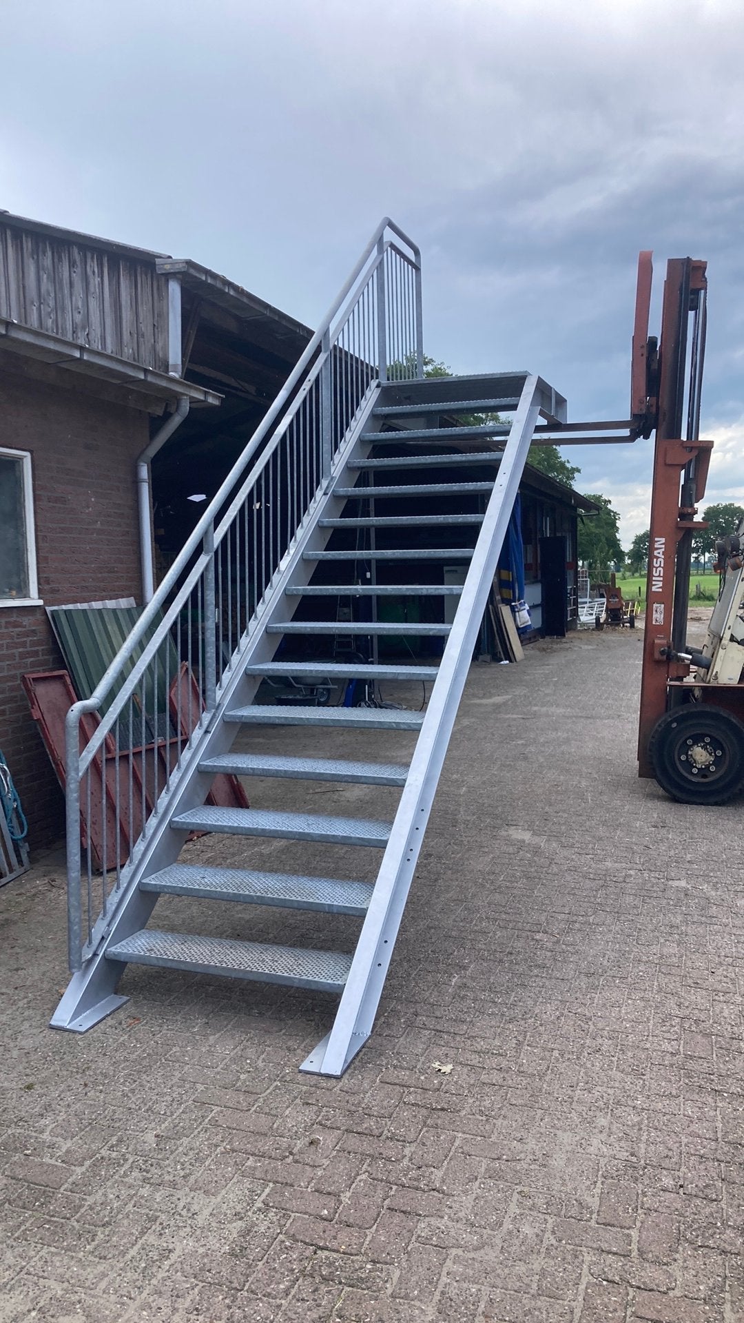 Stalen trap, Ophalen, Zo goed als nieuw, 2 tot 4 meter
