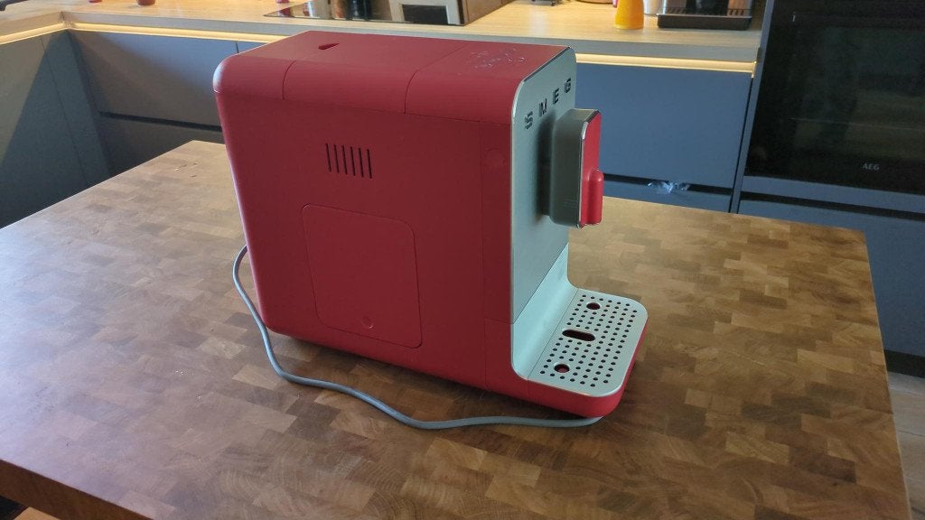 SMEG BCC01 volautomatische koffiemachine – goede staat, Witgoed en Apparatuur, Koffiezetapparaten, Gebruikt, Koffiebonen, Koffiemachine