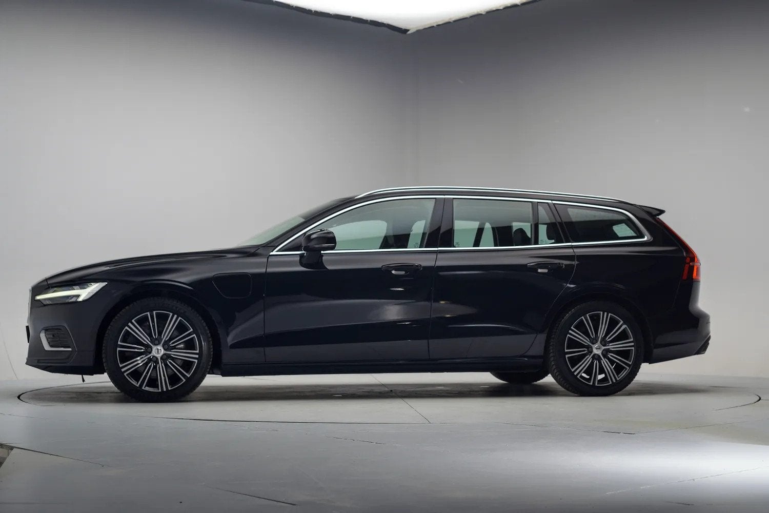 Volvo V60 2.0 T6 AWD Recharge Business Pro [ Leder Comfortst, Automaat, Dealer onderhouden, Gebruikt, 4 cilinders