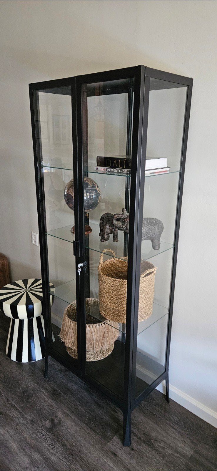 MILSBO Vitrinekast, Ophalen, 50 tot 100 cm, Zo goed als nieuw, 150 tot 200 cm