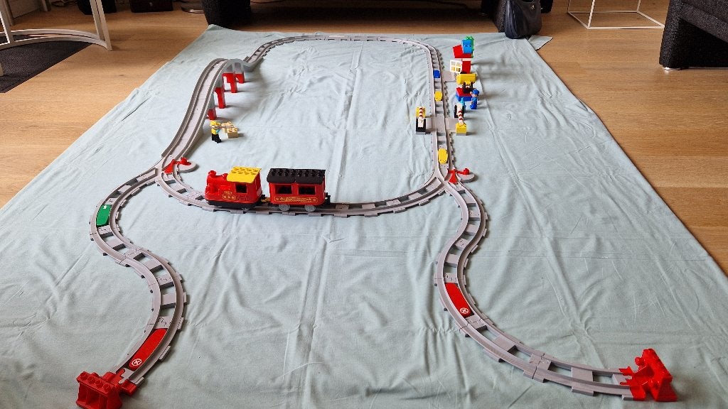Lego Duplo Stoomtrein met brug, wissels, spoorovergang, etc., Ophalen, Complete set, Compleet, Zo goed als nieuw