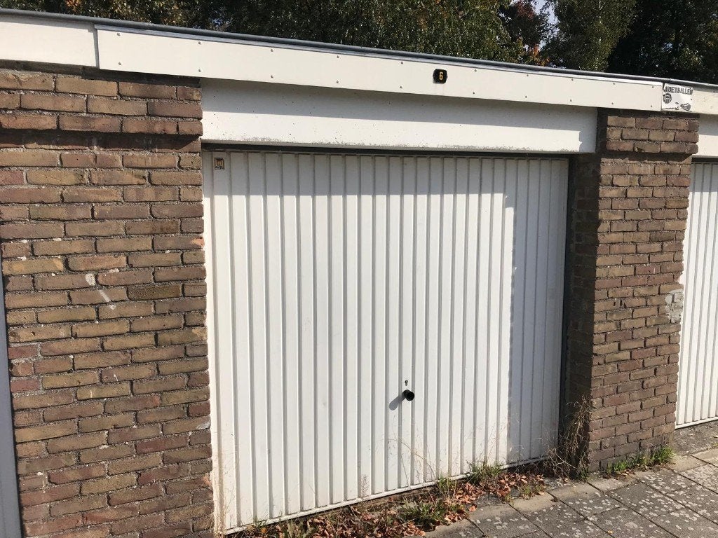 TE HUUR garageboxen in Naarden 