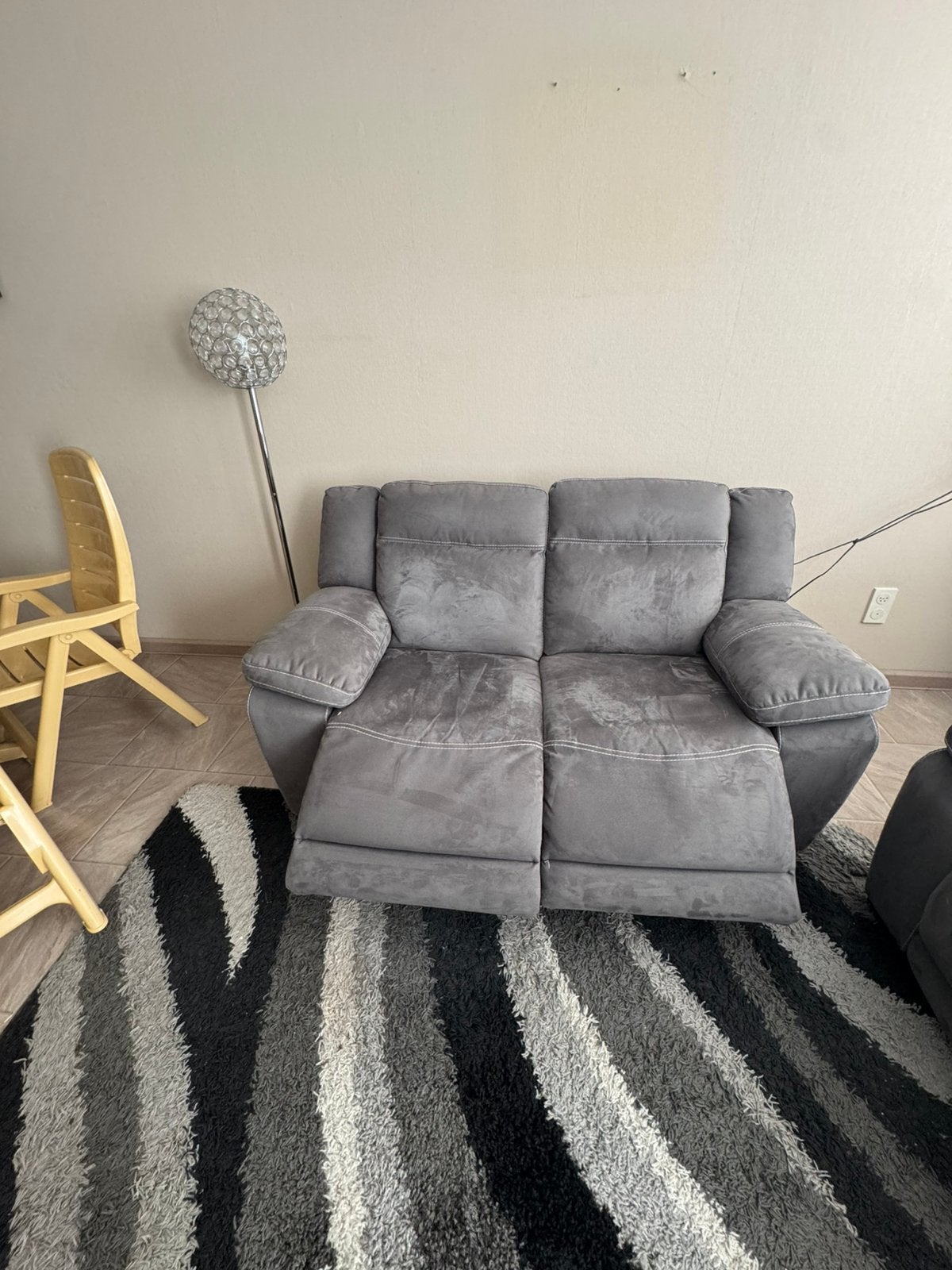 Twee tweezits bank te koop 1 elektrisch voetenbankje, Huis en Inrichting, Ophalen, 150 tot 200 cm, Tweepersoons, 75 tot 100 cm