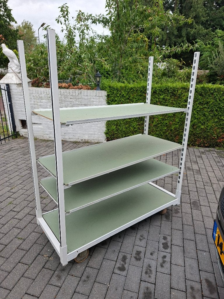 Brocante uitstalwagen verrijdbaar (was bloemenkar), Ophalen