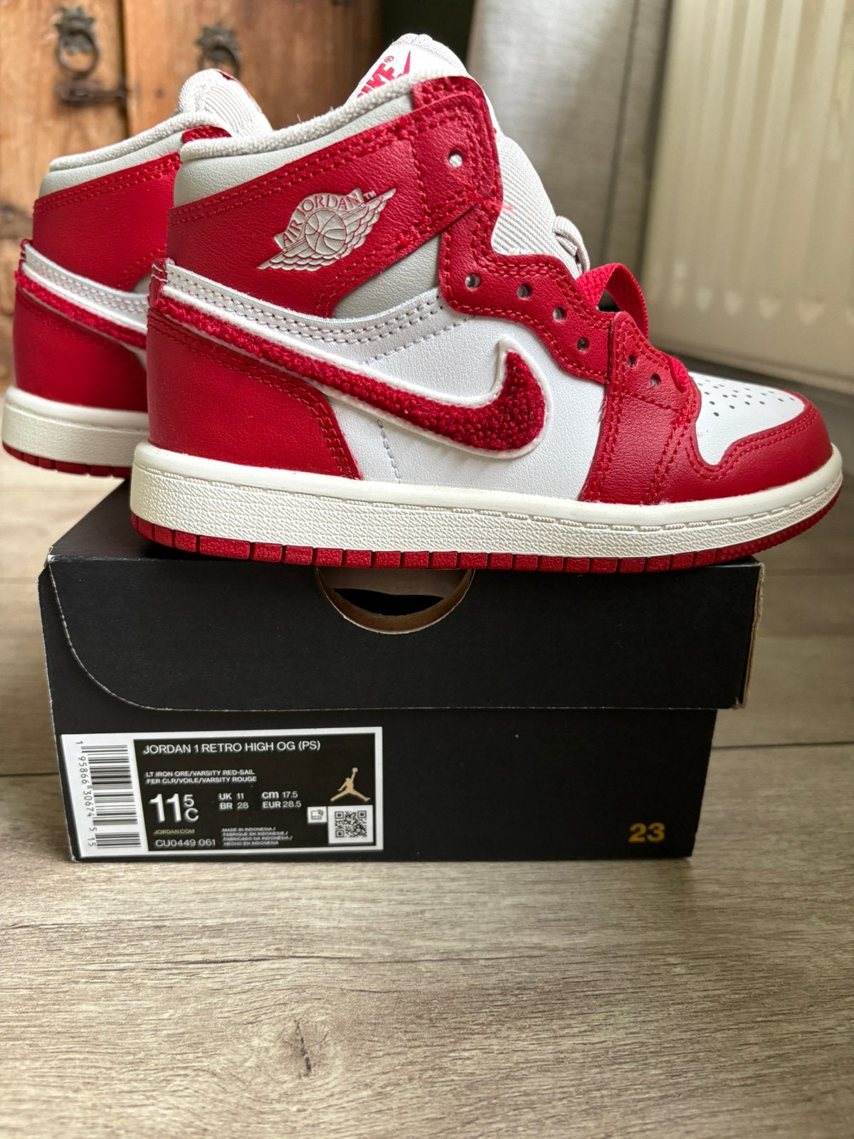 Air Jordan 1 Retro High OG Newstalgia Chenille (PS), Jongen of Meisje, Schoenen, Nieuw, Ophalen of Verzenden