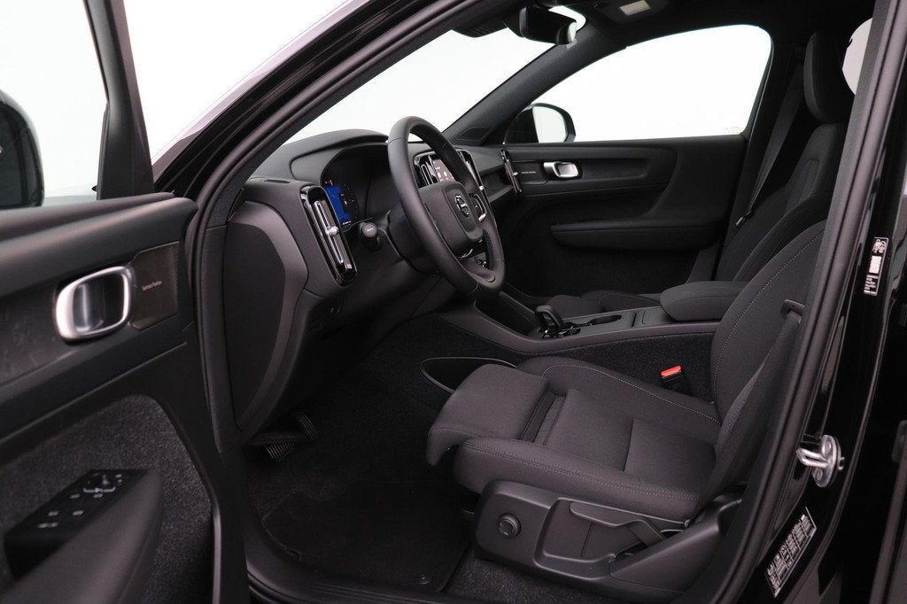 Volvo EX40 Single Motor Extended Range Plus Black Ed. 82 kWh, Auto's, Volvo, Automaat, Gebruikt, 252 pk, Automatische klimaatregeling
