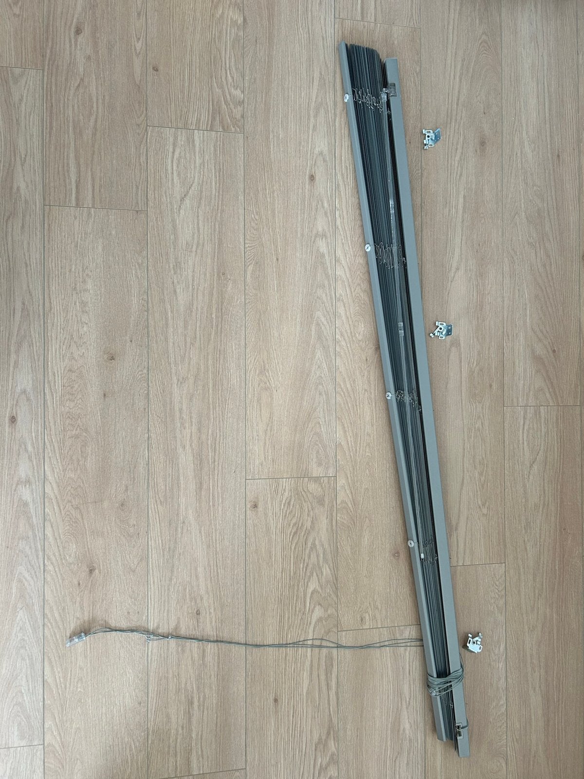 Grijze luxaflex/jaloezieën met bedieningsstang, Ophalen, Gebruikt, Grijs, Luxaflex