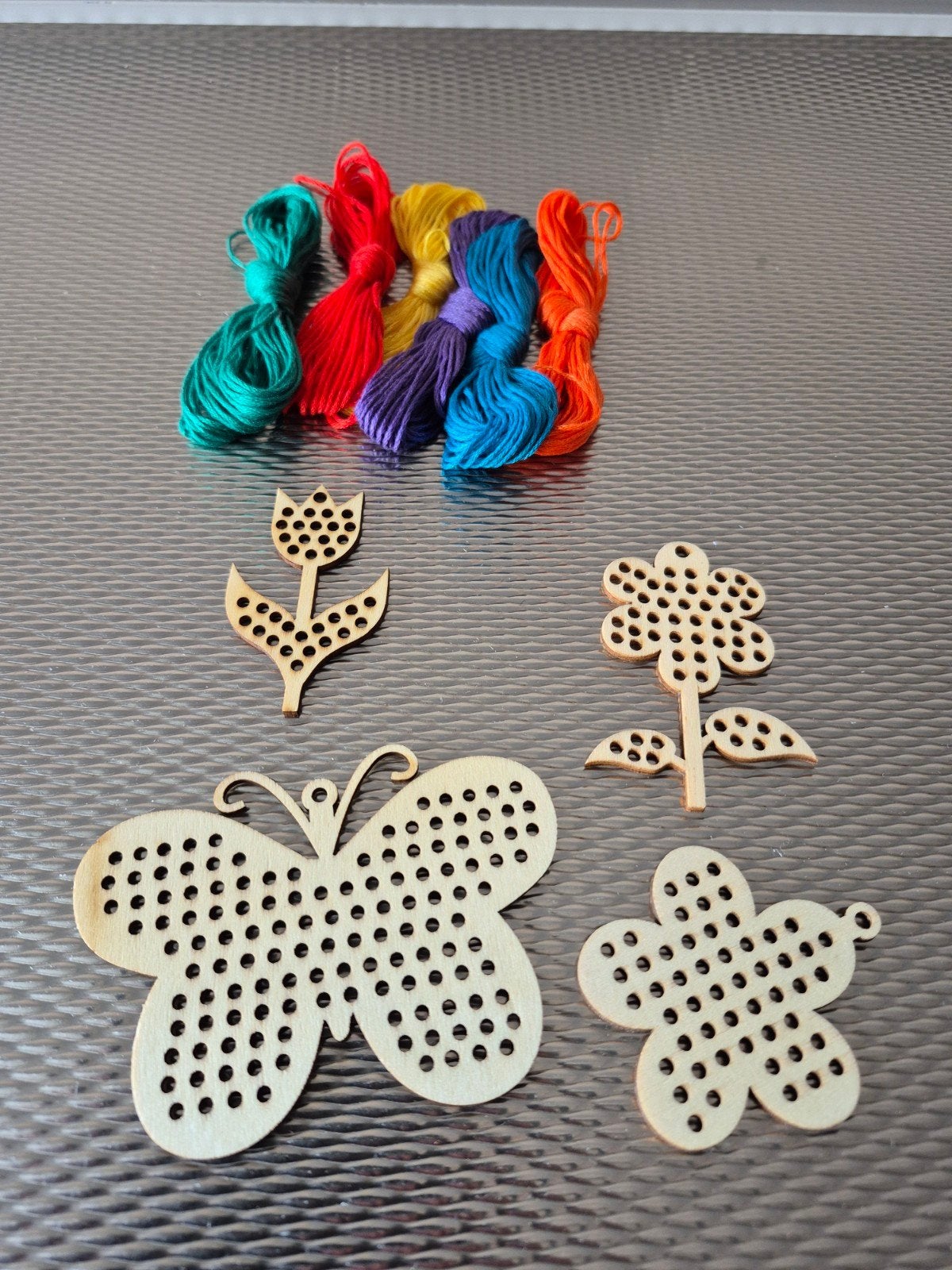 2 DOOSJES HOUTEN BORDUURSETJES NIEUW, Ophalen, Nieuw, Handborduren, Borduurpakket
