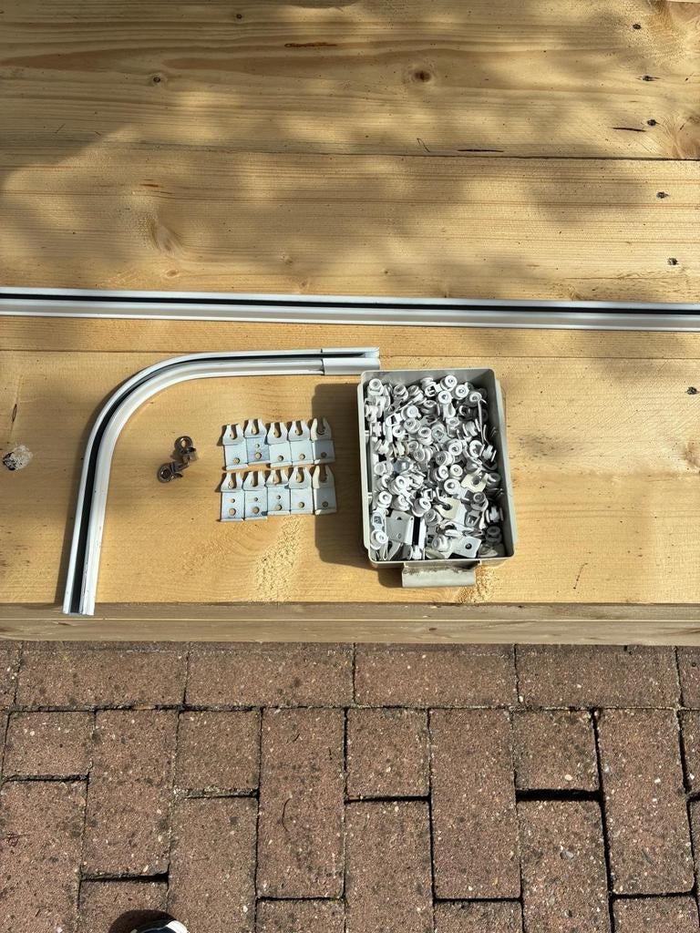 Gordijnrails uitschuifbaar 500cm + bocht runners, Ophalen, Zo goed als nieuw, 200 cm of meer, Minder dan 100 cm