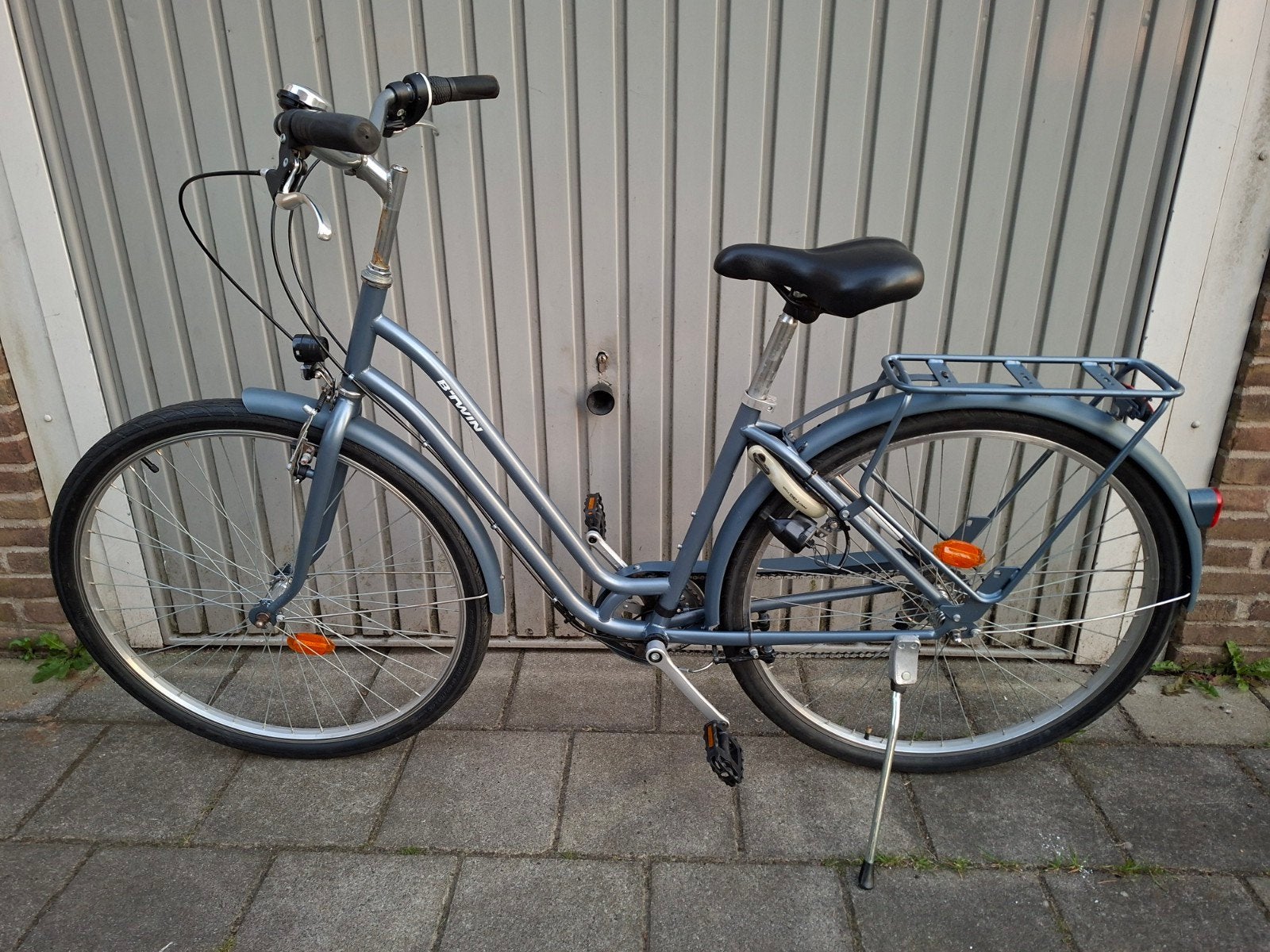 Olmost new,hardly used. BTWIN ELOPS 120 citybike 28inch chec, Ophalen of Verzenden, Zo goed als nieuw, Overige merken