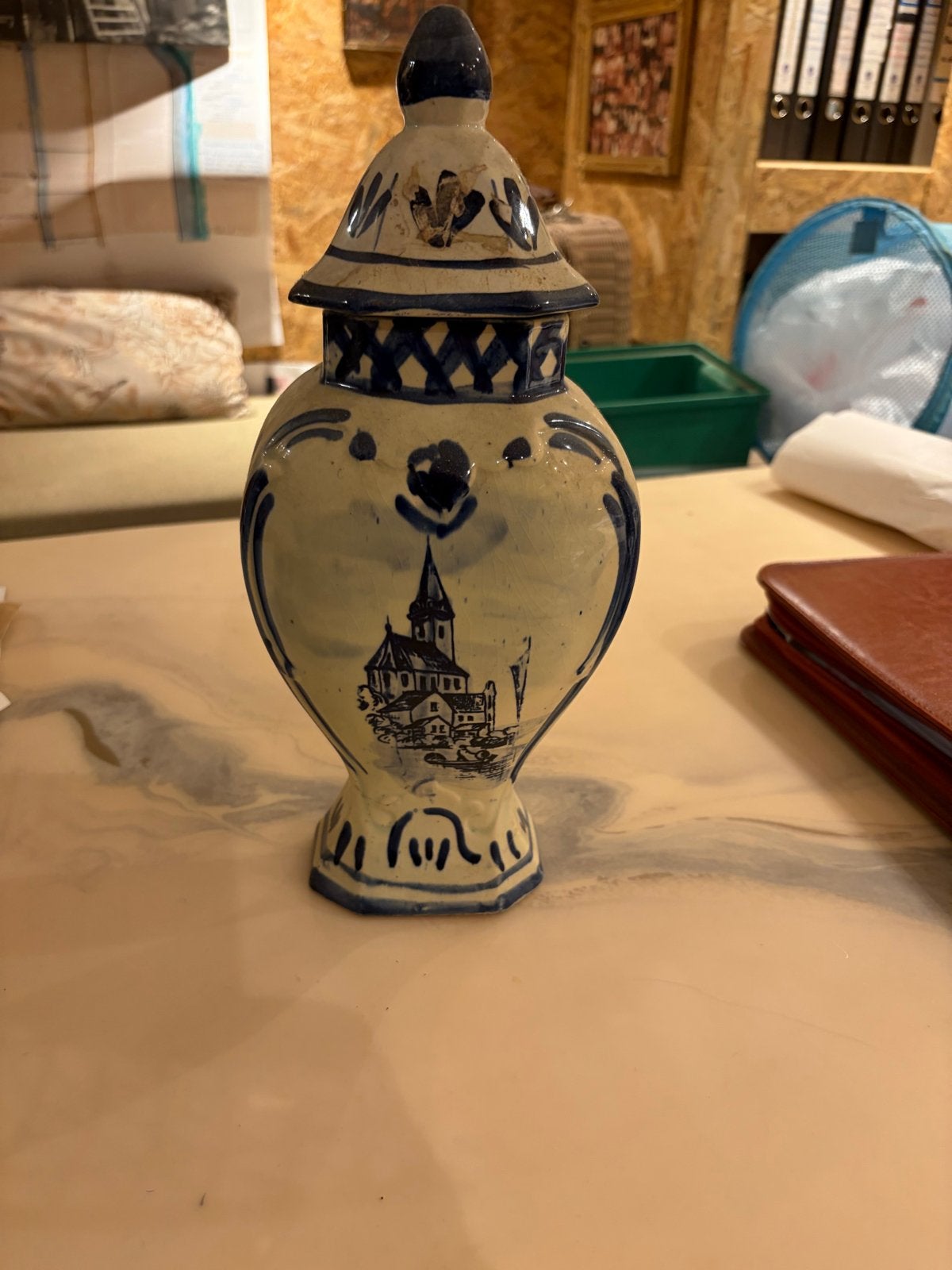 Antieke Delfts Blauwe Vaas met Deksel - Kerktafereel, Ophalen of Verzenden
