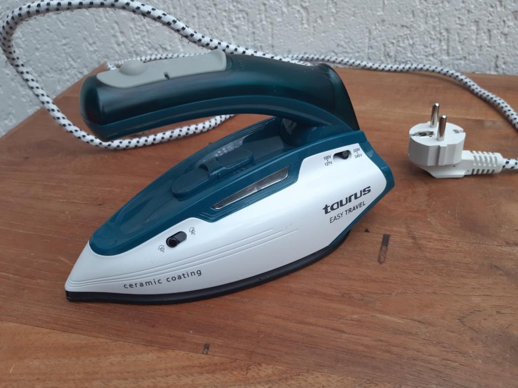 Taurus strijkijzer. Travel iron. Reis strijkijzer, Witgoed en Apparatuur, Strijkijzers en Strijkplanken, Ophalen of Verzenden
