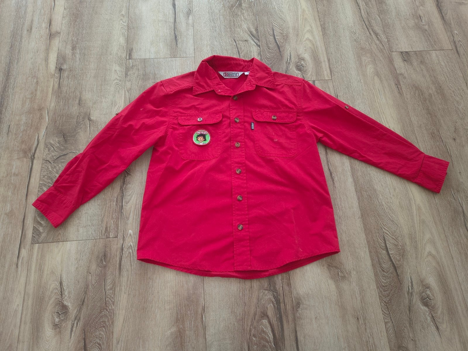 Mooie rode scoutingblouse, Bever uniform, Scoutfit, maat 134, Onb, Ophalen of Verzenden, Kleding, Onb