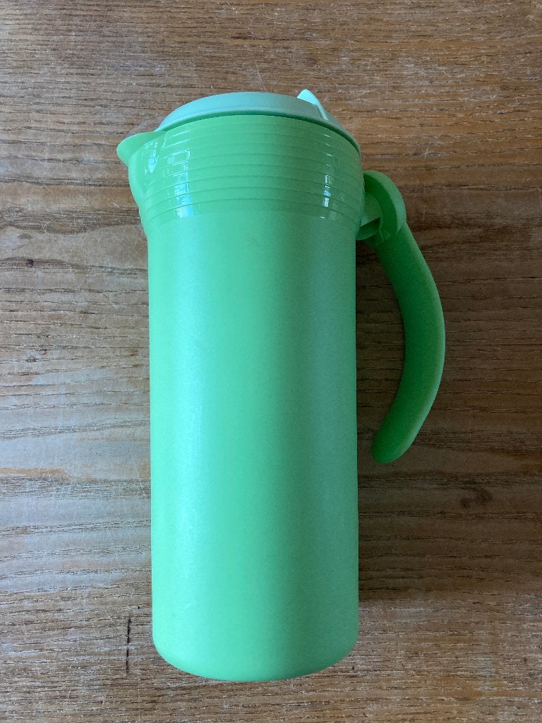 Tupperware kan sapkan twist 'n pour calypso 1,1 liter - zgan, Beker of Kan, Ophalen of Verzenden, Zo goed als nieuw, Groen