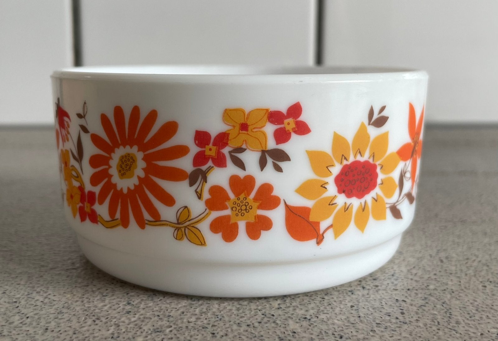 Arcopal France vintage mokken en schaaltje Scania oranje, Huis en Inrichting, Keuken | Servies, Ophalen of Verzenden, Overige stijlen