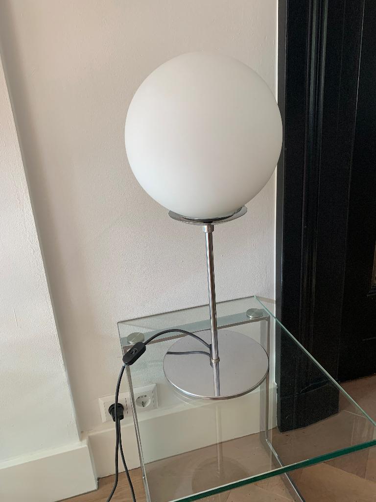 Hustadt-Leuchten design bollamp op chroom voet vintage, Huis en Inrichting, Lampen | Tafellampen, Ophalen, Gebruikt, 50 tot 75 cm