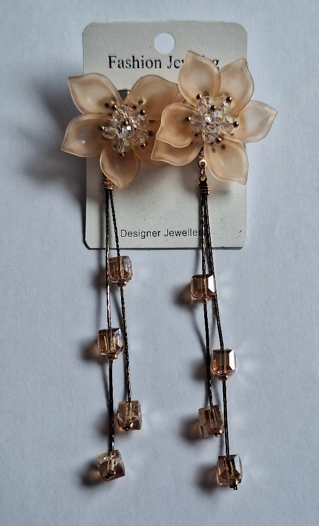 Poeder roze beige bloemen steker oorbellen, Overige materialen, Nieuw, Ophalen of Verzenden, Knopjes of Stekers