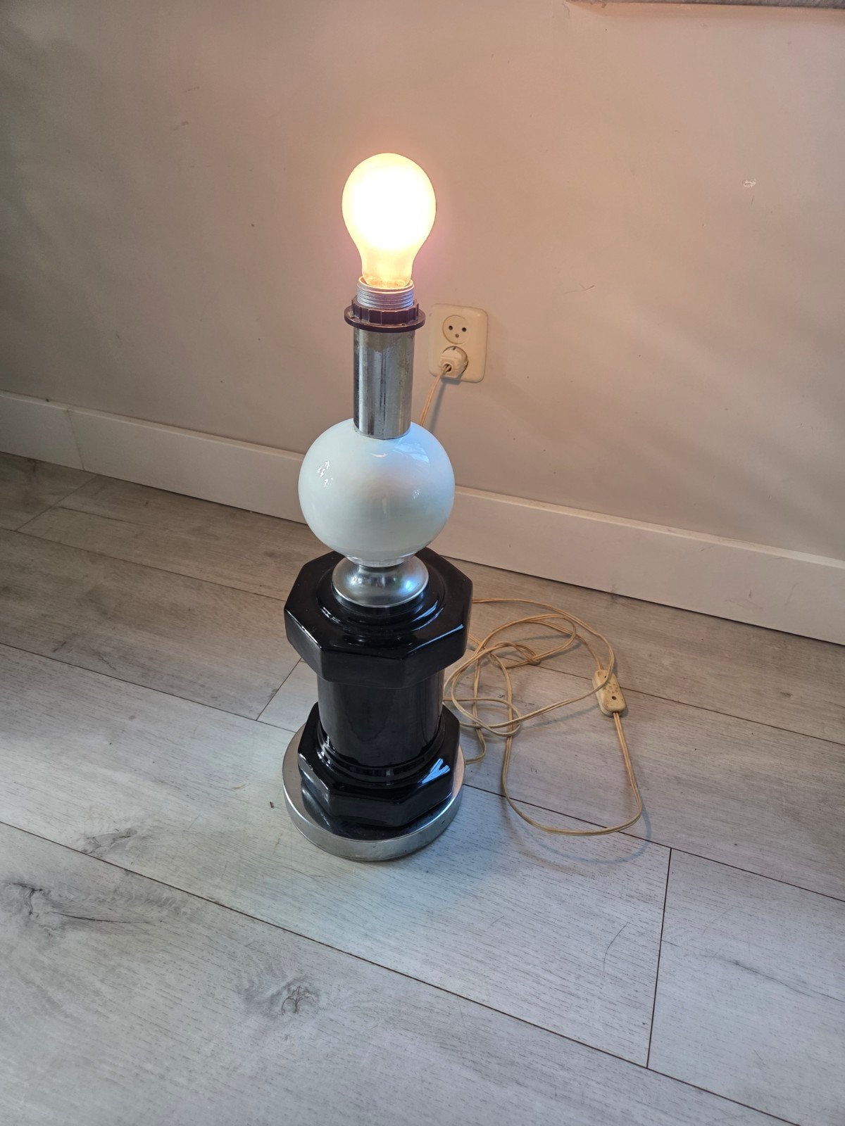 Vintage Space Age Tafellamp – Chroom & Opaline Glas, Huis en Inrichting, Zwart, Design, Ophalen, Glas