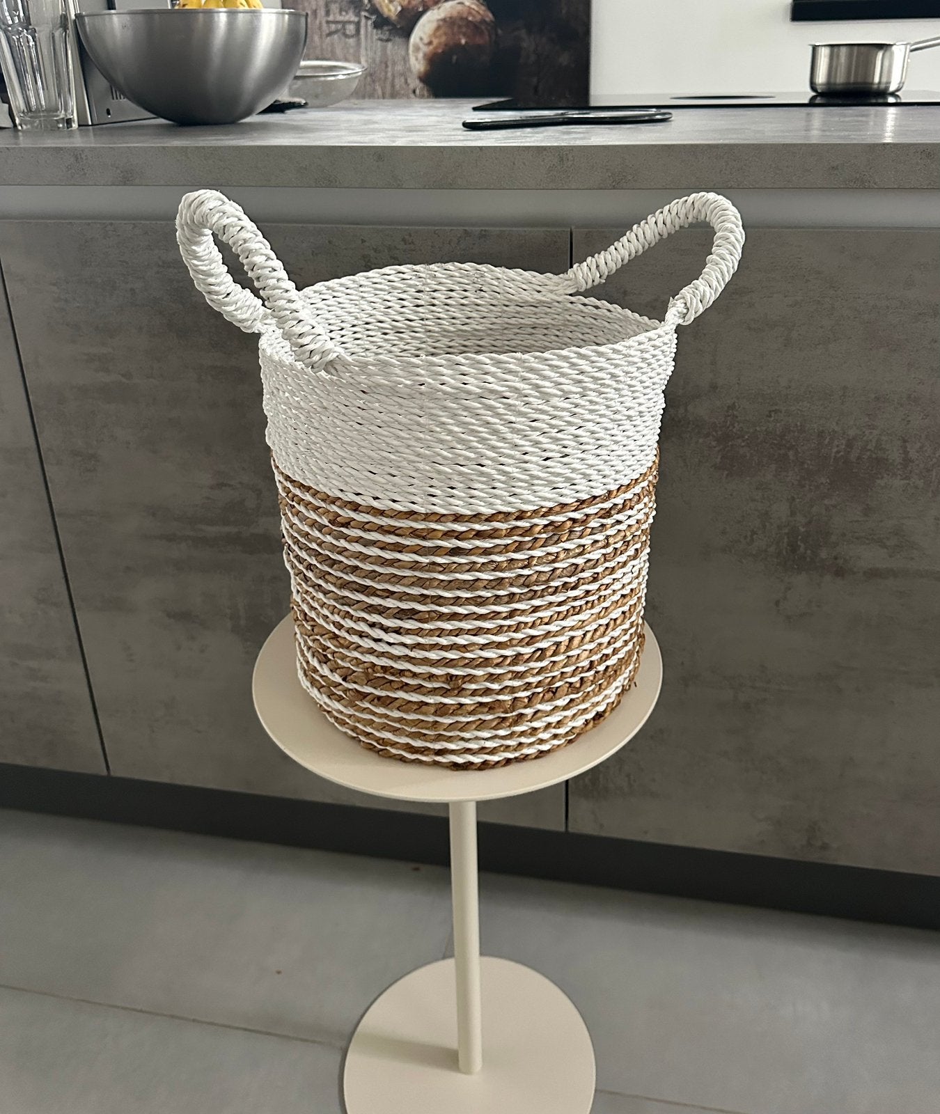 Leuke mand met hengsel bloempot plantenbak Ikea, Overige materialen, Rond, Ophalen of Verzenden, Zo goed als nieuw