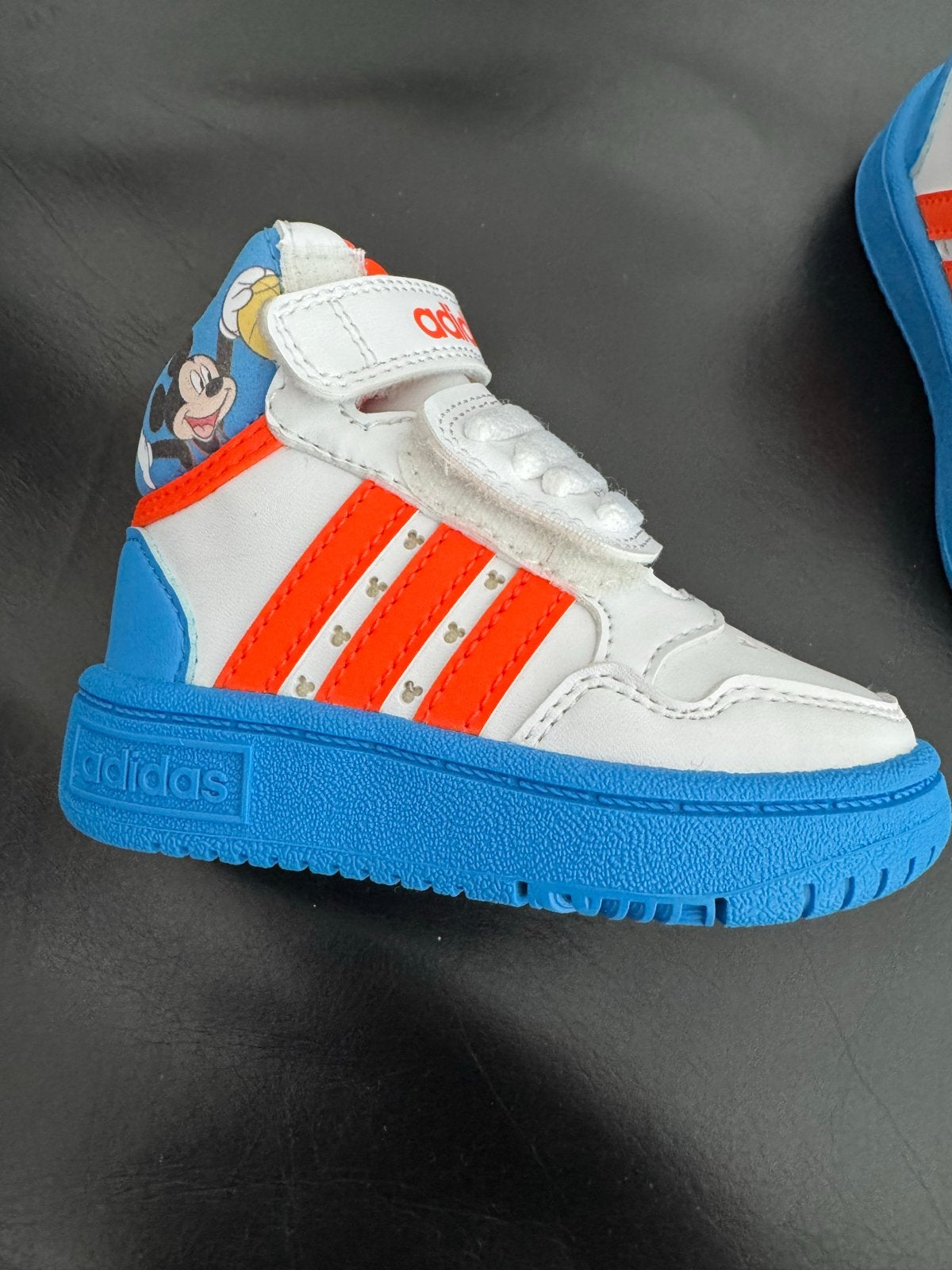 Adidas Disney Mickey Mouse sneakers maat 19 nieuw ongedragen, Nieuw, Ophalen of Verzenden, Jongen of Meisje, Sportschoenen